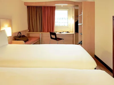 Ibis Barcelona Santa Coloma — foto 11