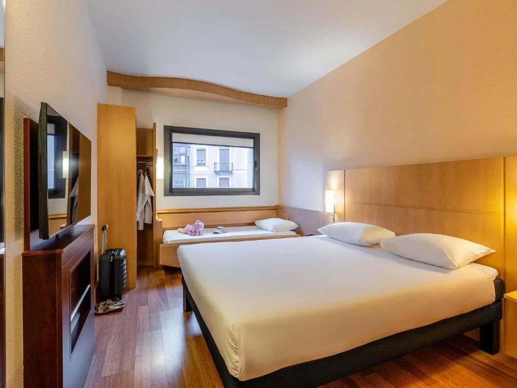 Habitación Doble Estándar con cama supletoria — Ibis Bilbao Centro