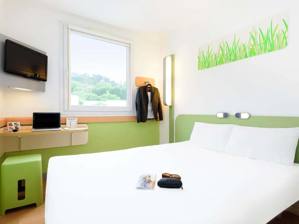 Kamer met groot bed — Ibis Budget Bilbao Arrigorriaga