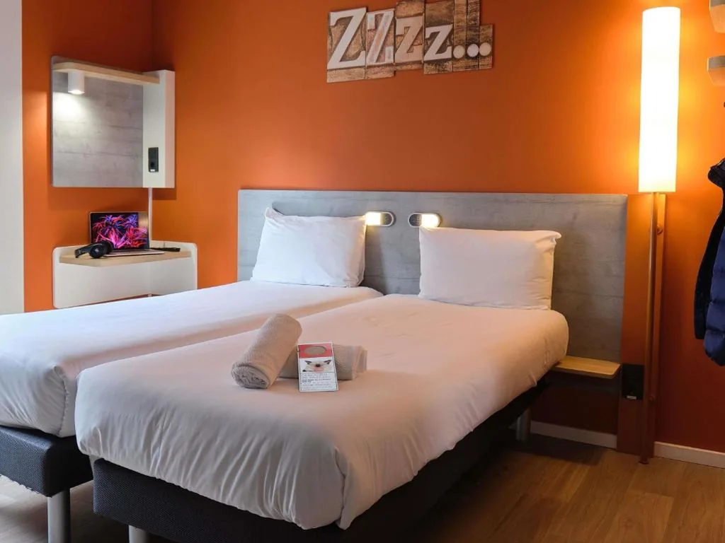 Habitación Doble adaptada para personas con discapacidad - 2 camas — ibis budget Bilbao City