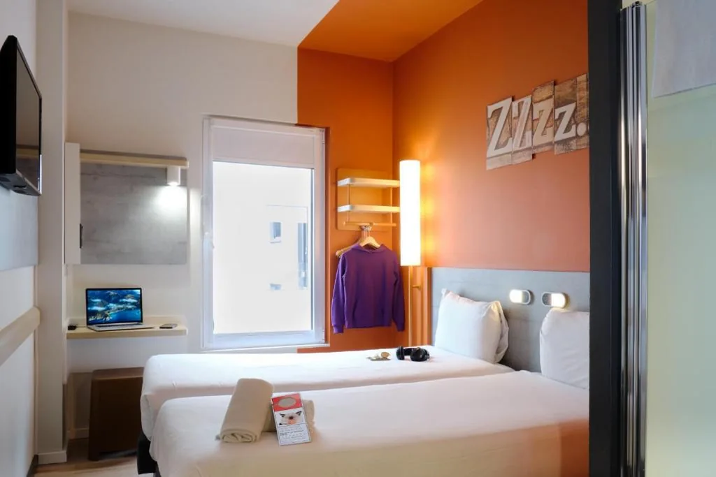 Habitación Doble Estándar - 2 camas — ibis budget Bilbao City
