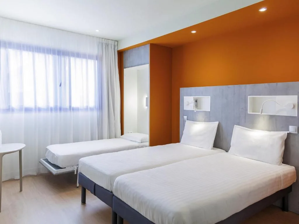 Standard Room with 3 Single Beds — ibis budget Huerta De Murcia