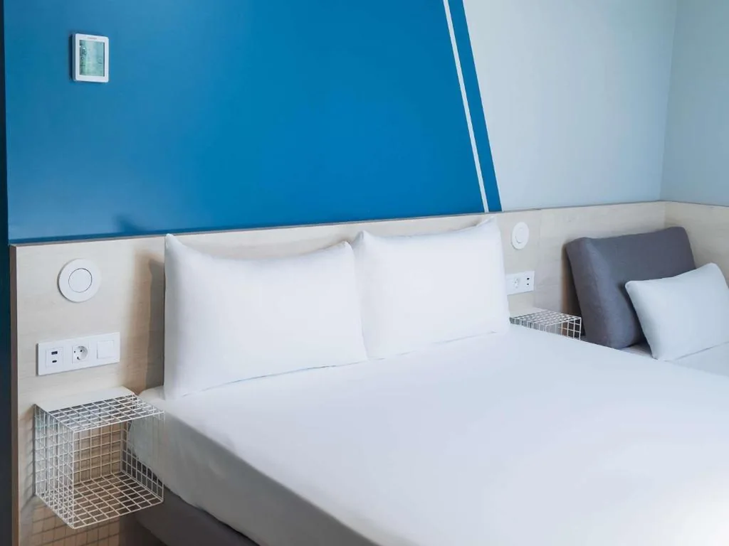 Quarto Triplo - 1 cama de casal e 1 sofá-cama — ibis budget Madrid Albasanz