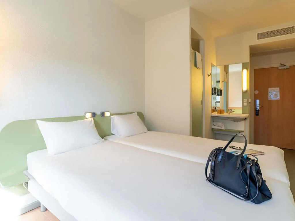 Habitación Doble Estándar - 2 camas — Ibis Budget Madrid Vallecas