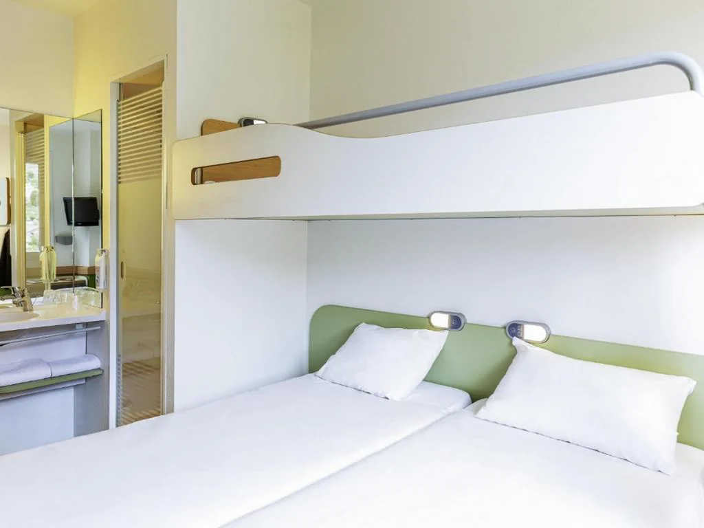 Habitación Doble Estándar - 2 camas — Ibis Budget Oviedo