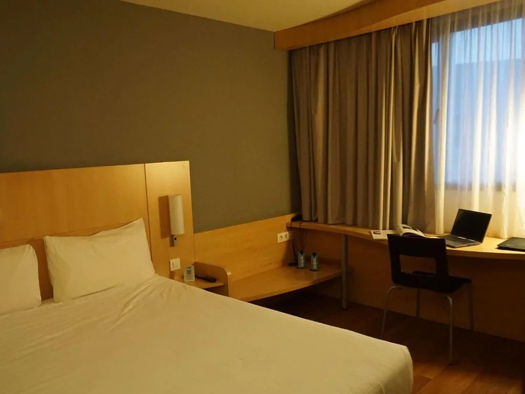 标准双人间 — Ibis Girona