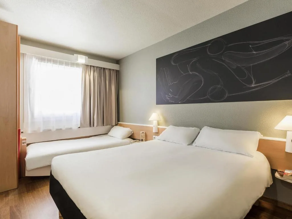 Habitación Familiar — Ibis Granada