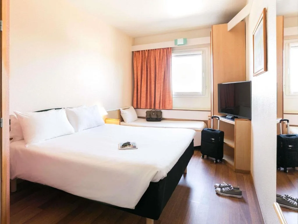 Chambre Familiale avec lit double et lit d’appoint — Ibis Jerez De La Frontera Cadiz
