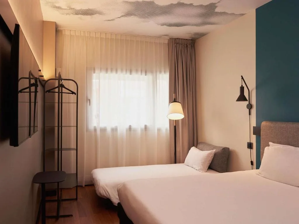 Quarto Duplo com cama extra — Ibis Madrid Aeropuerto Barajas