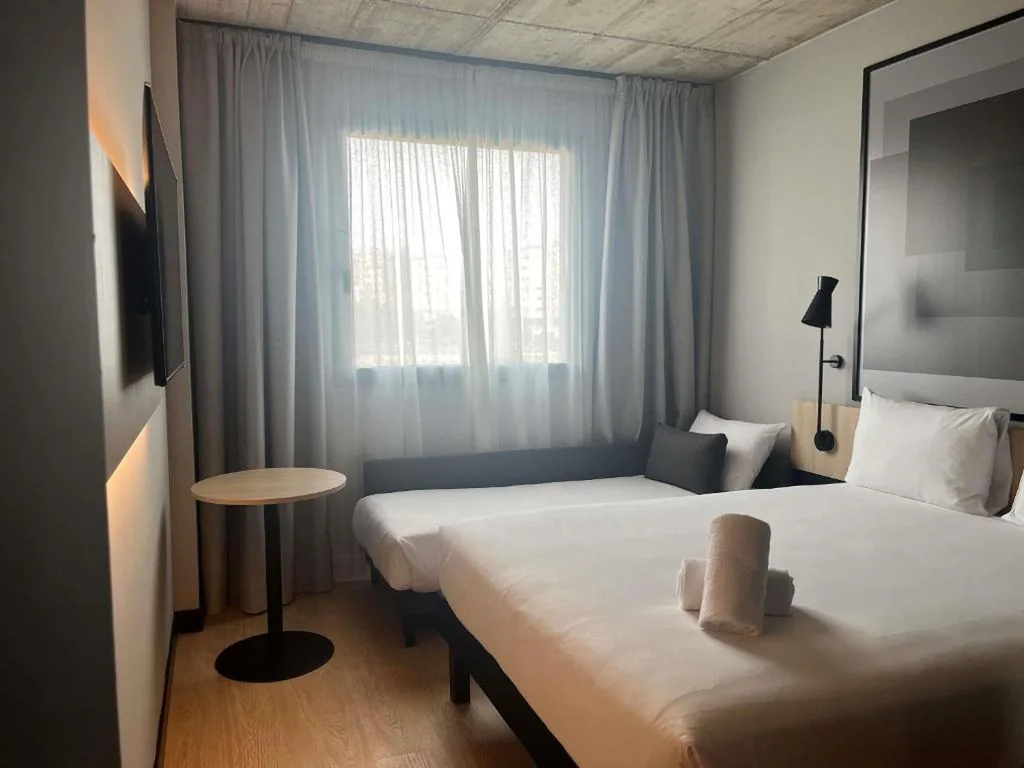 Standard-Doppelzimmer mit Einzelbett für ein Kind — ibis Madrid Norte Las Tablas