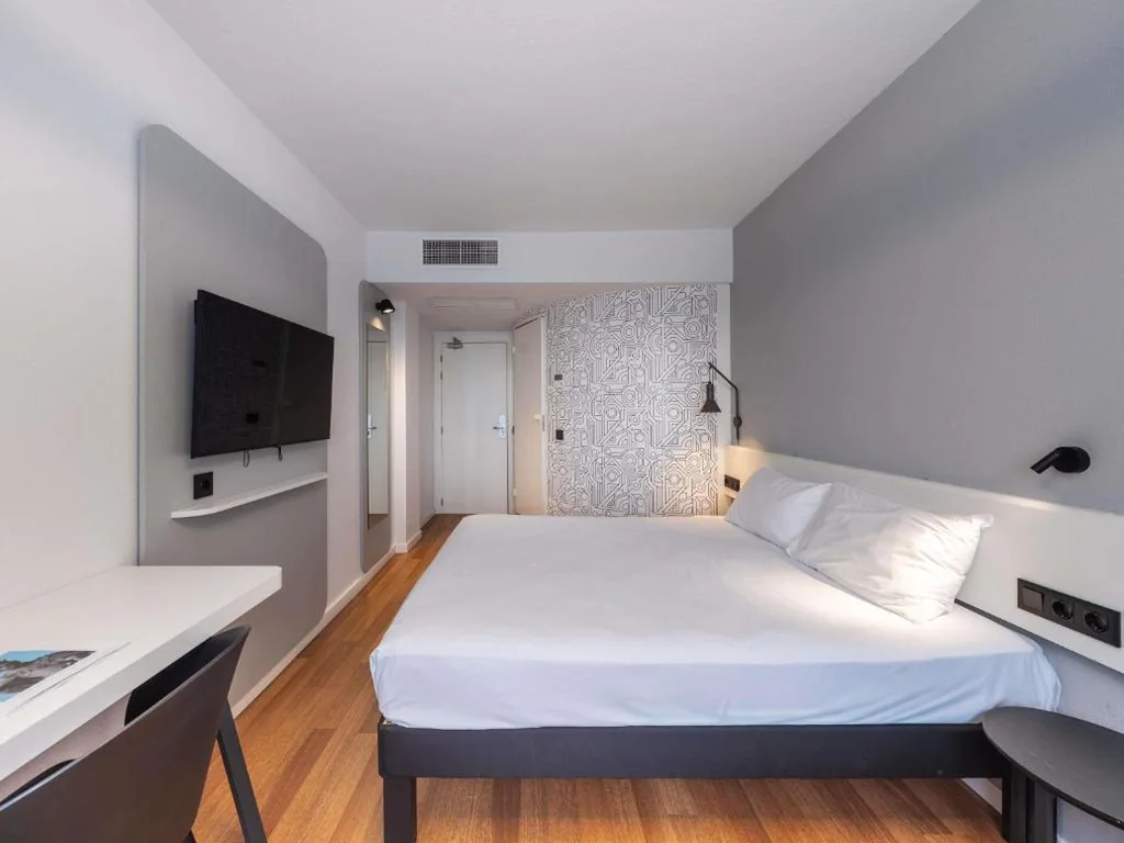 Doppelzimmer mit Zustellbett — Ibis Murcia