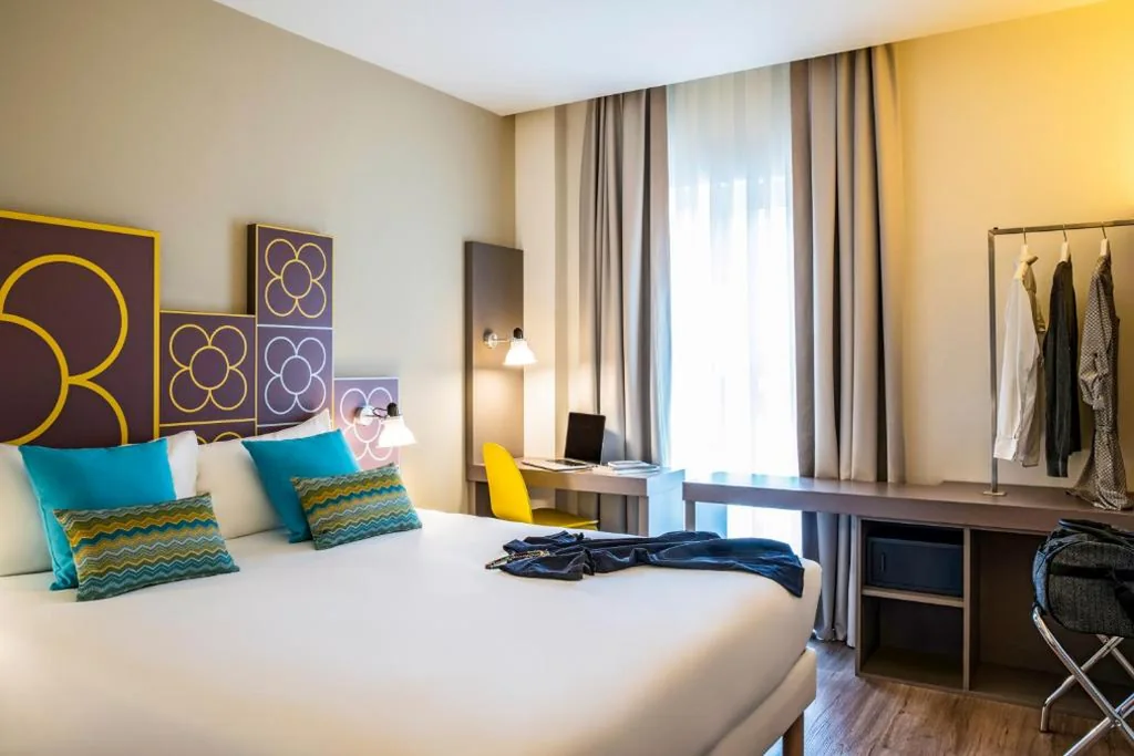 Two Adjoining Rooms — ibis Styles Barcelona Centre