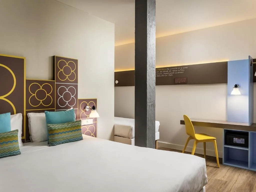 Standard Triple Room with Double Bed and Single Bed — ibis Styles Barcelona Centre