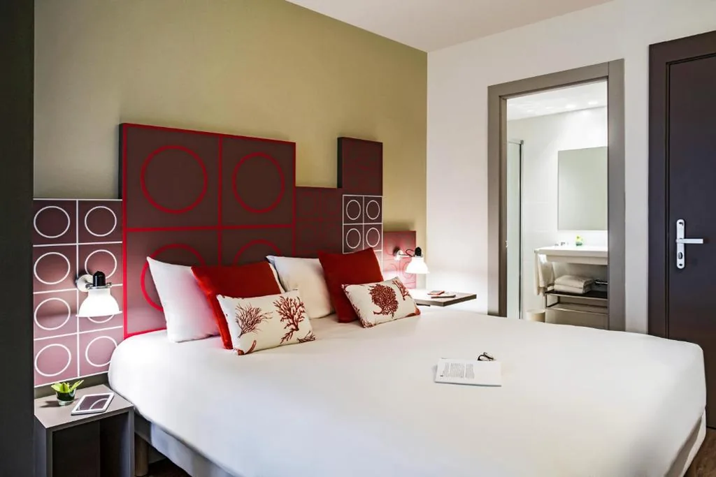 Three Adjoining Rooms — ibis Styles Barcelona Centre