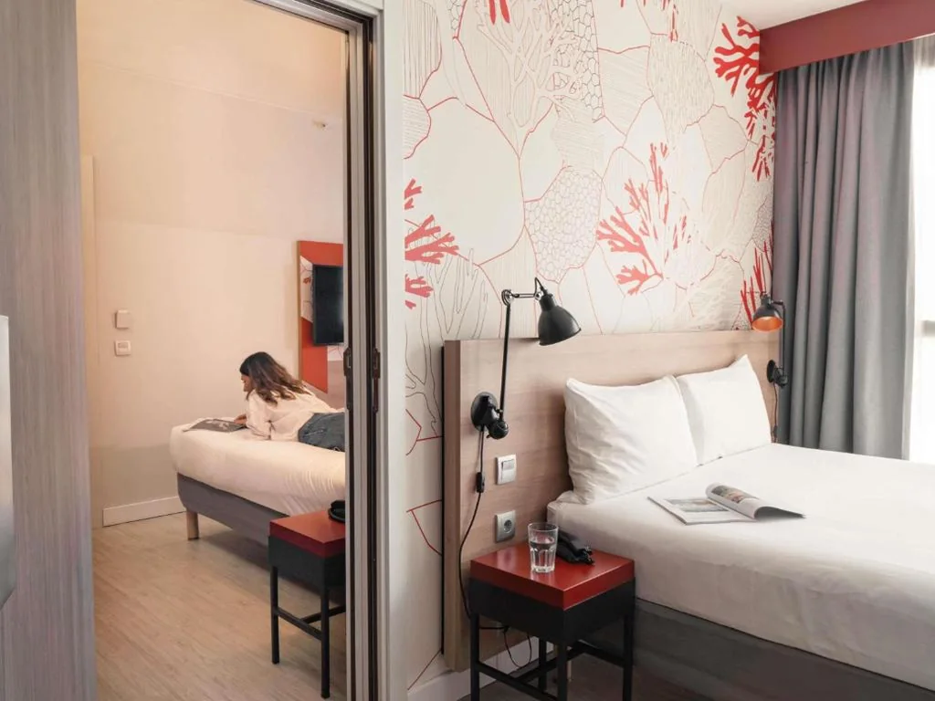 Onderling verbonden familiekamer met 2 aangrenzende kamers — ibis Styles Barcelona City Bogatell