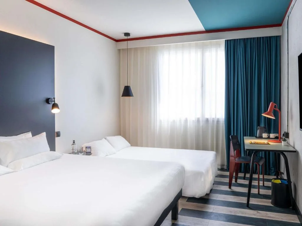 Standard-Familienzimmer mit Schlafsofa und 1 Doppelbett — ibis Styles Barcelona Sant Joan Despi