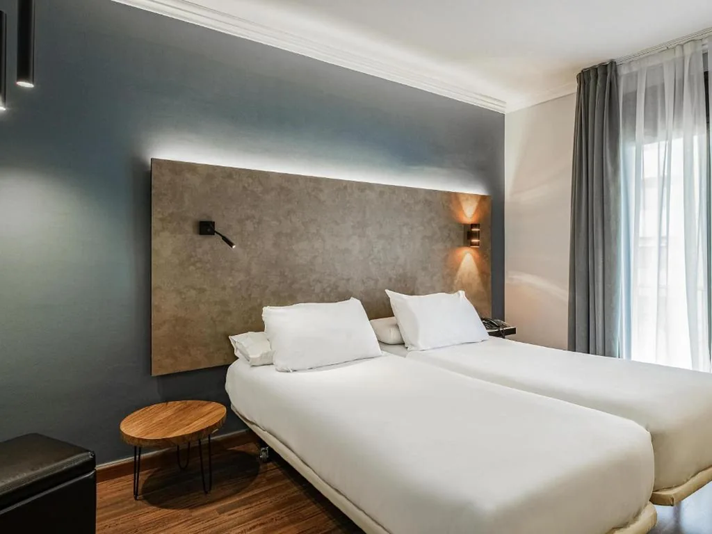 Doppelzimmer mit Parkplatz – 2 Betten — Ibis Styles Figueres Ronda