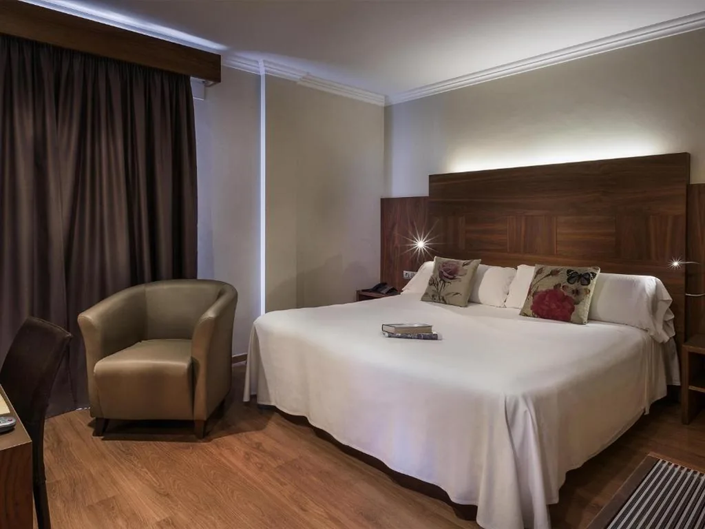 Superior-Zimmer mit Parkplatz — Ibis Styles Figueres Ronda
