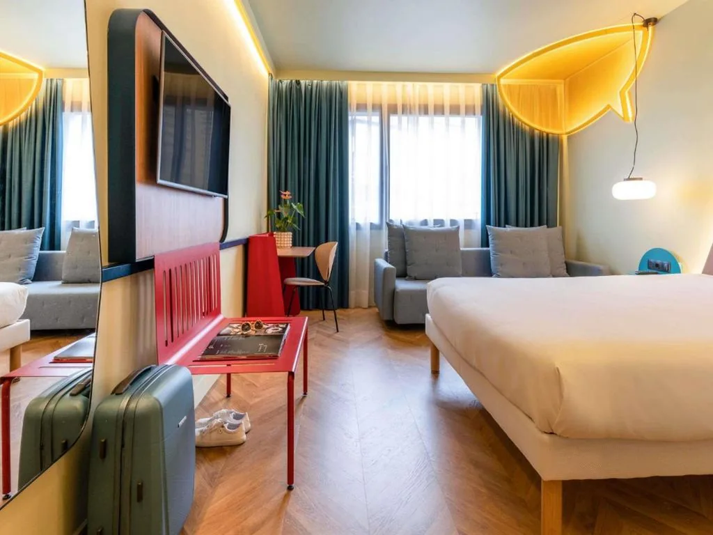 Camera Superior con letto matrimoniale e divano — Ibis Styles Madrid City Las Ventas