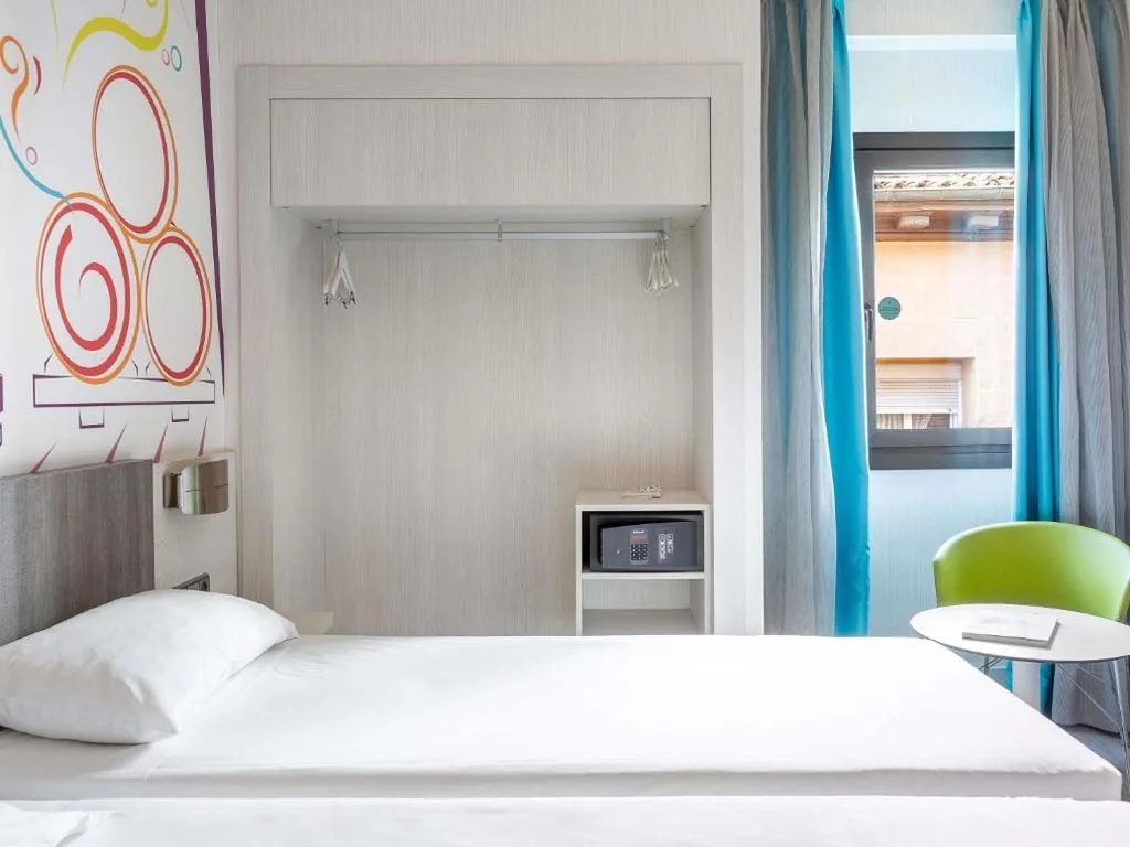 Habitación Doble con cama supletoria — Ibis Styles Madrid Prado