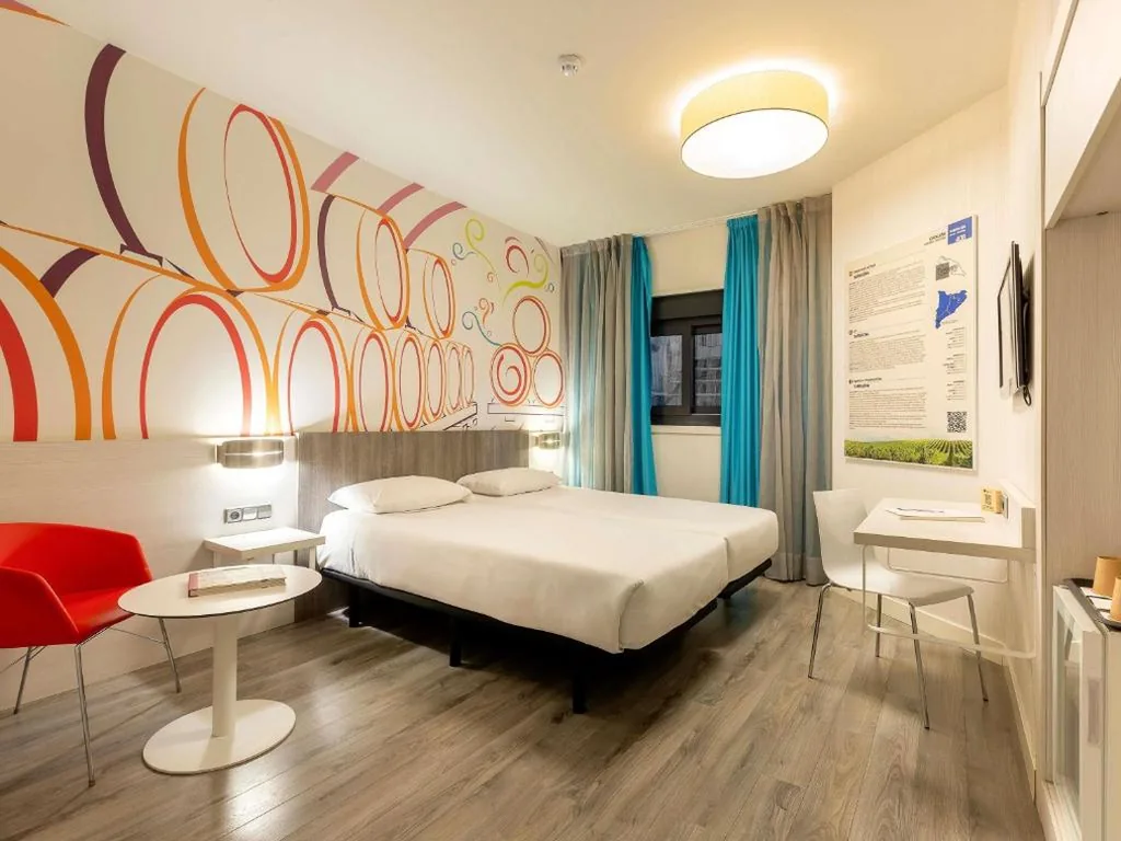 Habitación Doble con cama supletoria para niños — Ibis Styles Madrid Prado