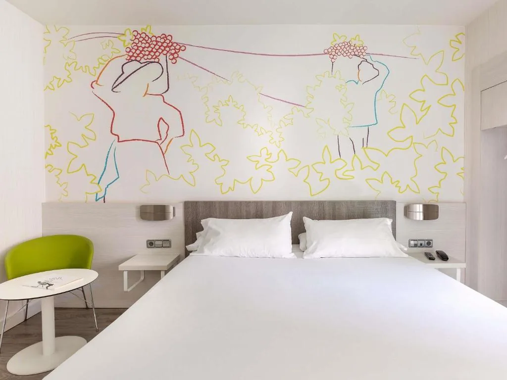 Habitación Estándar - 1 cama grande — Ibis Styles Madrid Prado