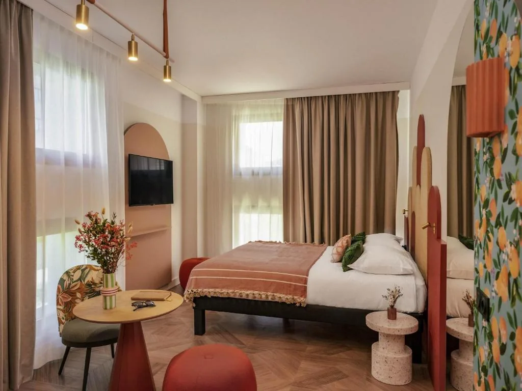 Superior Room with Extra-Large Bed — Ibis Styles Sevilla City Santa Justa