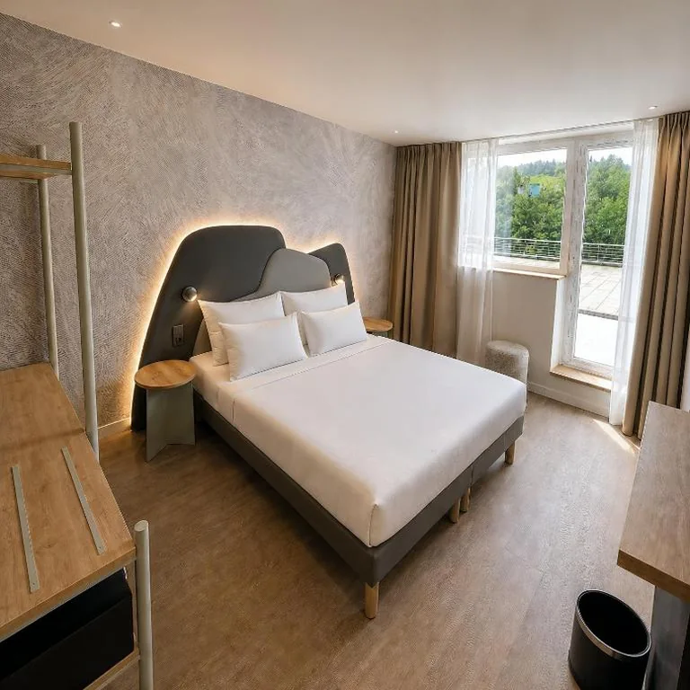 Habitación Doble Superior con sofá cama y terraza — ibis Styles Zumaia Zestoa
