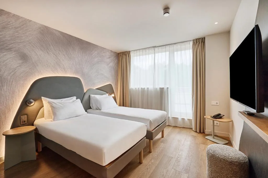 Habitación Doble Superior con terraza — ibis Styles Zumaia Zestoa