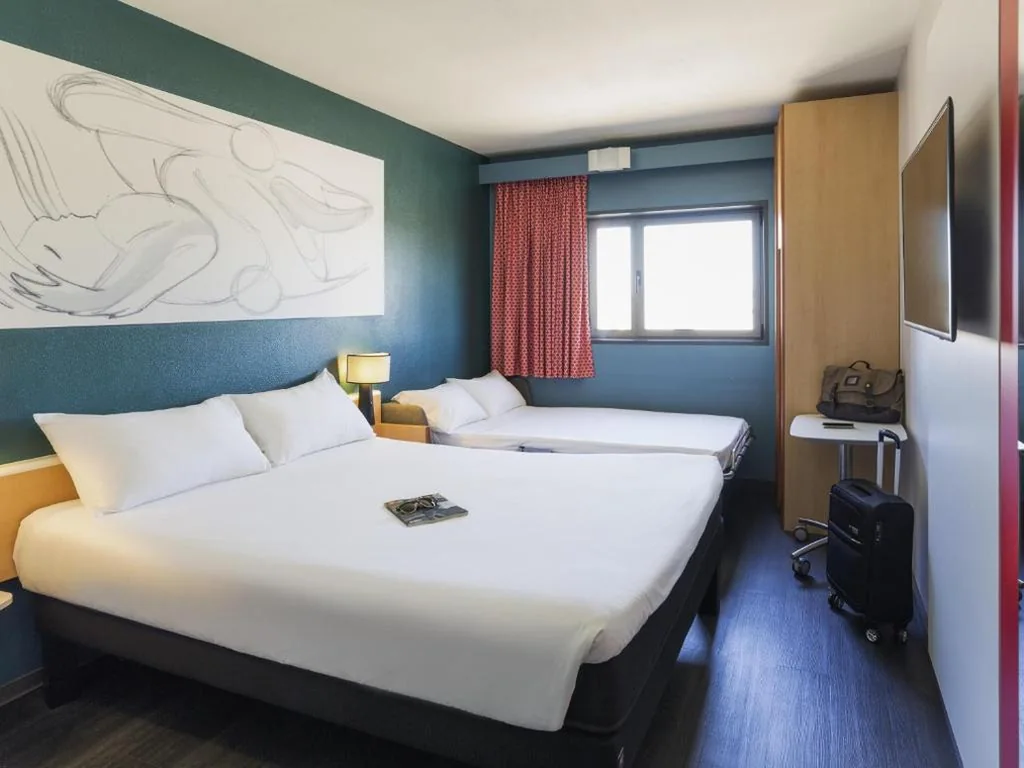 Familiekamer met slaapbank — Ibis Valencia Bonaire Aeropuerto
