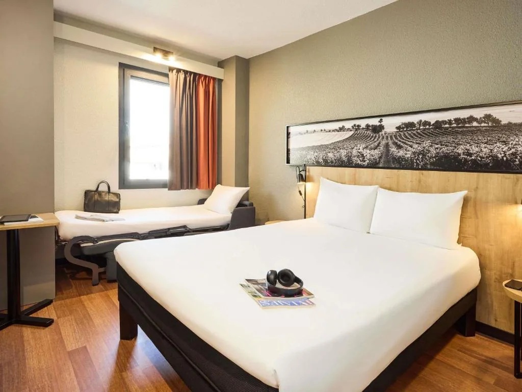 Doppelzimmer mit Zustellbett für Kinder — Ibis Valladolid