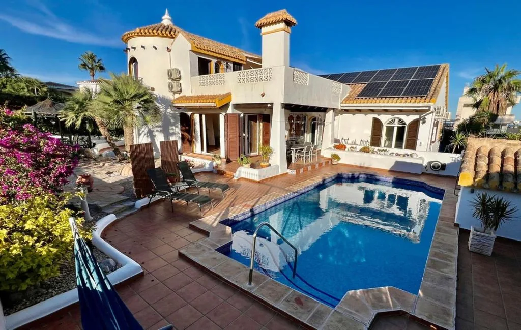 Ibiza style villa first line to golf!
