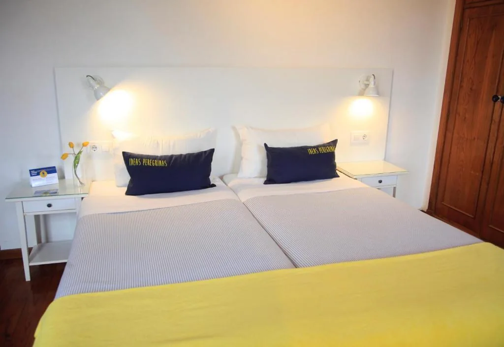 Quarto Duplo com Casa de Banho Privativa - 2 camas — Ideas Peregrinas