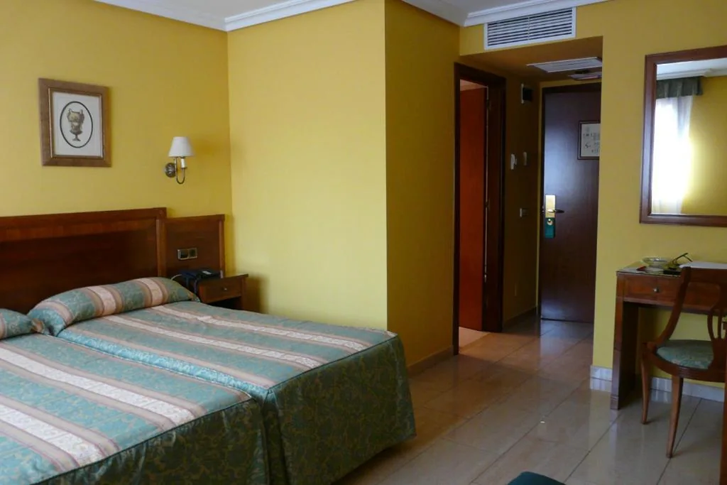 Habitación Doble con cama supletoria — Idh Angel