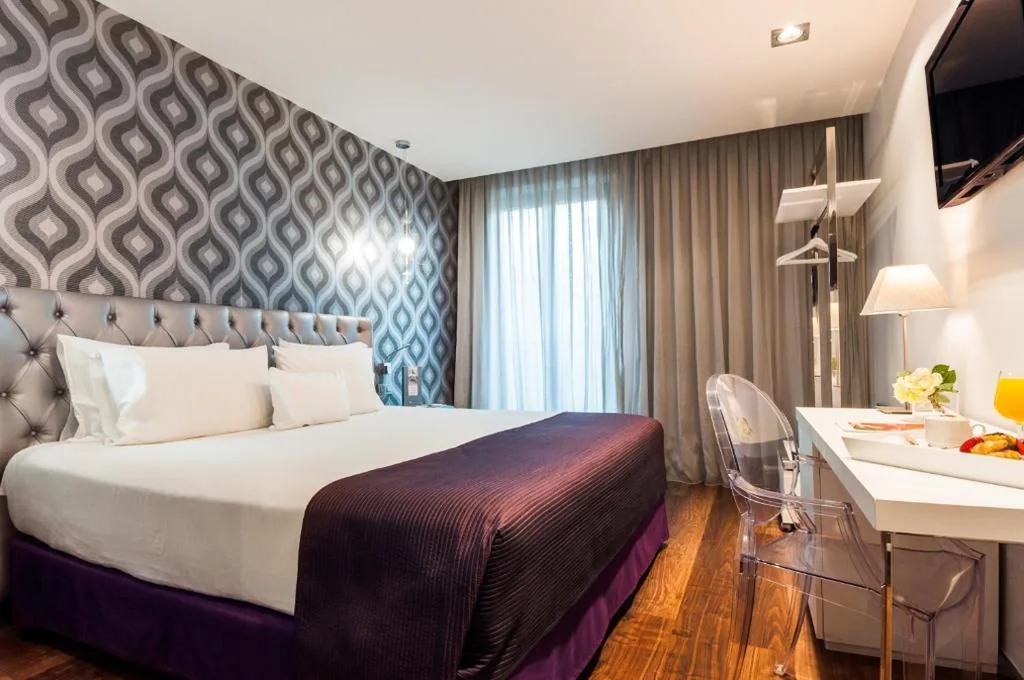 Double Room with Views of Las Ramblas - 1 or 2 Beds — Ikonik Ramblas