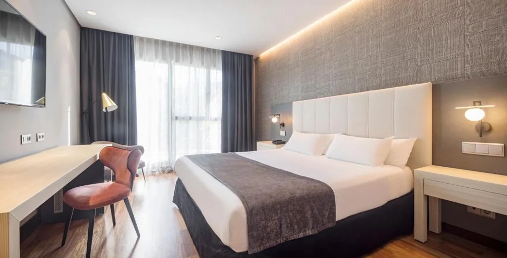 Habitación Doble con cama supletoria (2 adultos + 1 niño) — Ilunion Alcalá Norte