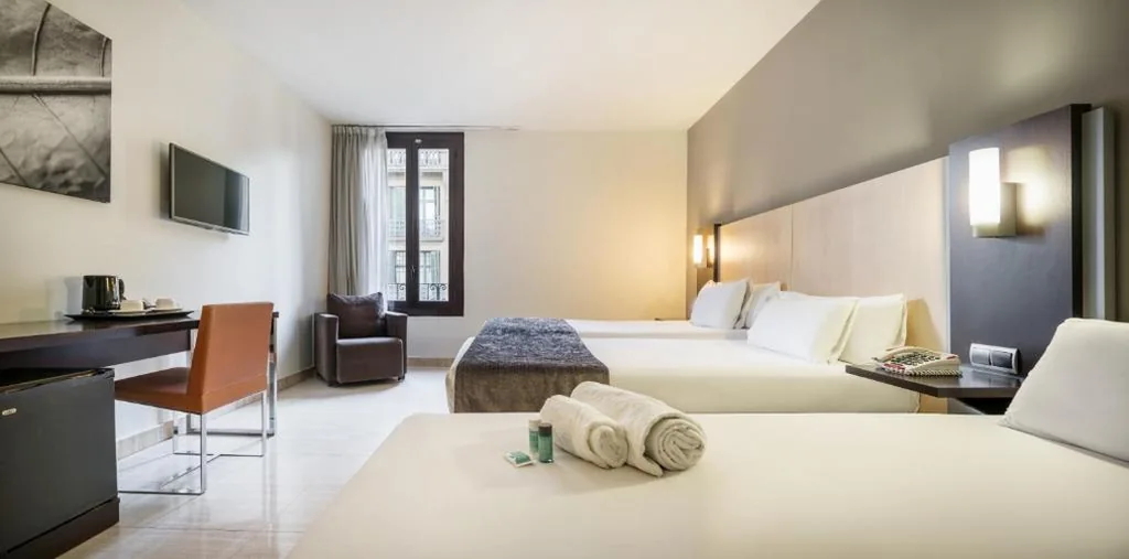 Dreibettzimmer — Ilunion Almirante