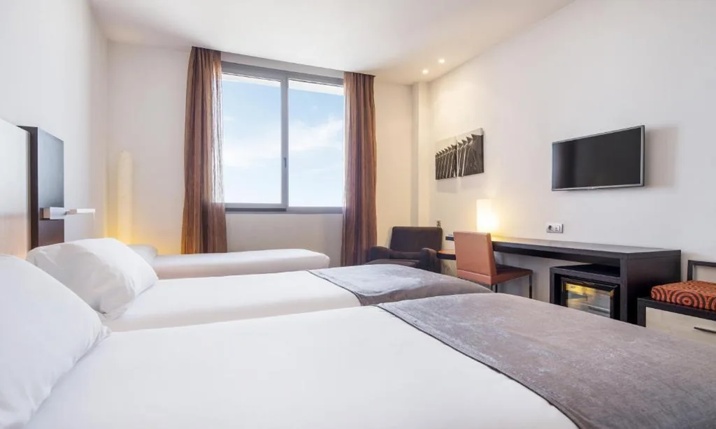 Triple Room (2 Adults + 1 Child) — Ilunion Aqua 4