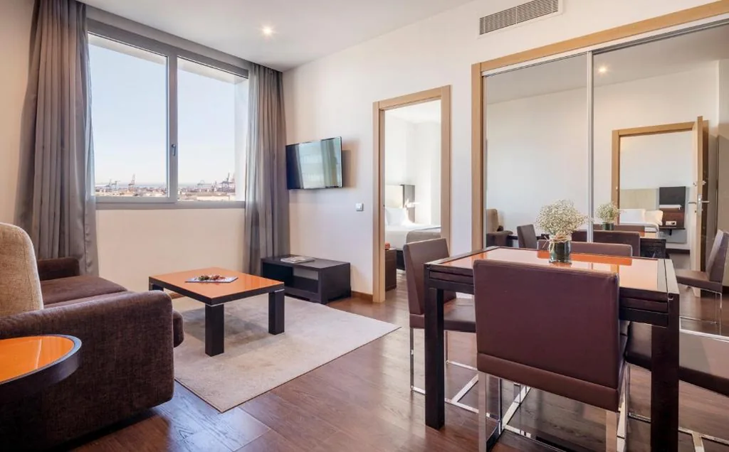 Junior Suite (2 Adults + 2 Children) — Ilunion Aqua 4