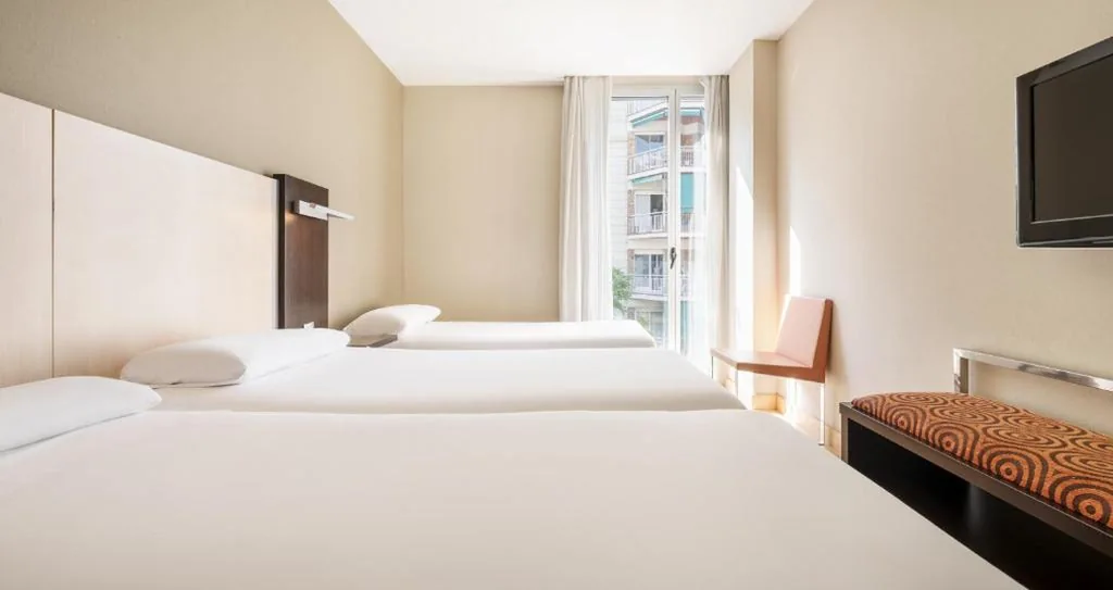 Quarto Duplo com cama extra (3 adultos) - 2 camas — Ilunion Auditori