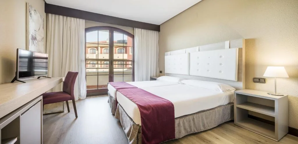 Double Room with Terrace (Single Use) — Ilunion Golf Badajoz