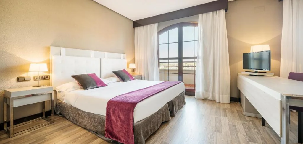 Habitación Familiar con terraza (2 adultos + 2 niños) — Ilunion Golf Badajoz