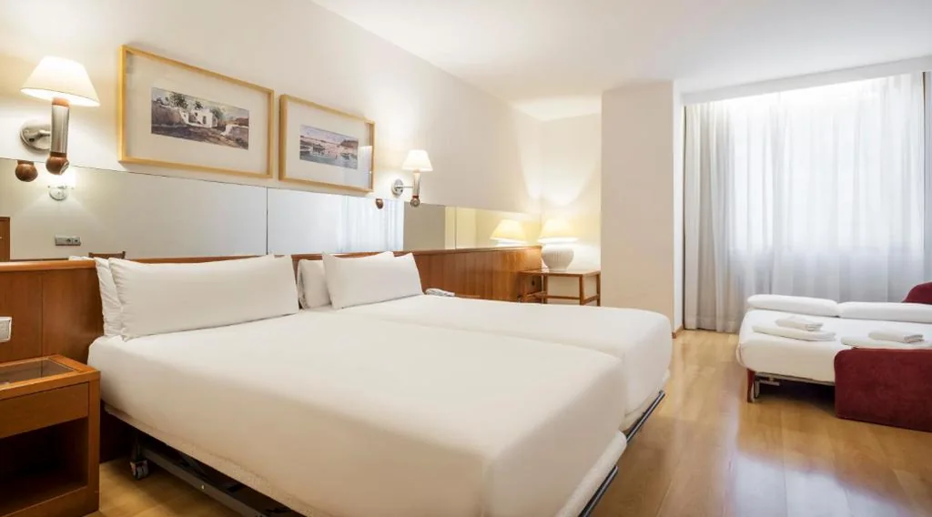 Habitación Familiar (2 adultos y 2 niños) — Ilunion Les Corts Spa