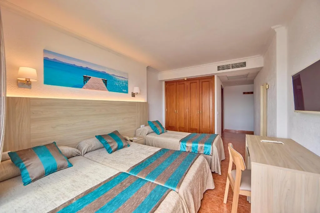 Habitación Triple (2 adultos + 1 niño) — Ilusion Markus & Spa
