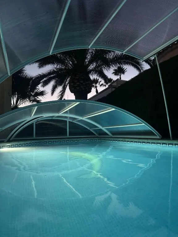 Villa de 2 dormitorios — Impresionante Villa con piscina climatizada - OLIVA NOVA