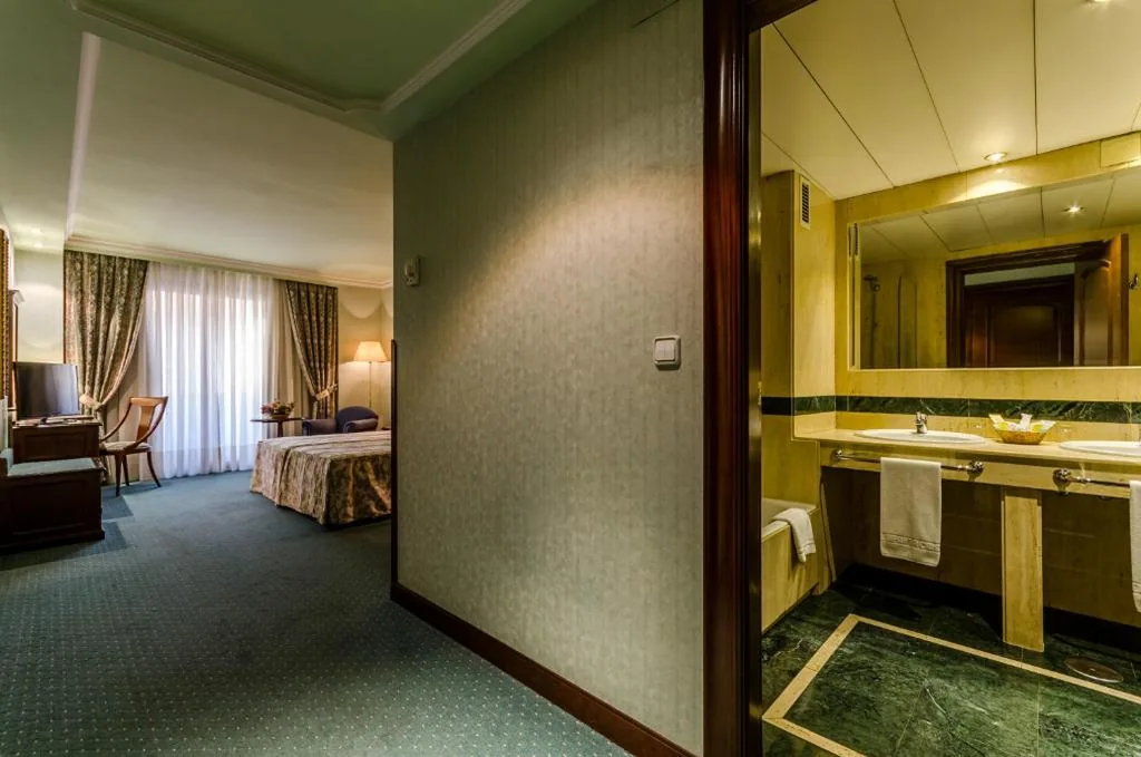Chambre familiale (2 adultes + 1 enfant) — Infanta Cristina