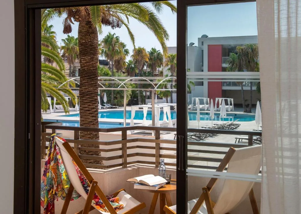 Quarto Innside com vista para a piscina — INNSiDE by Meliá Alcudia