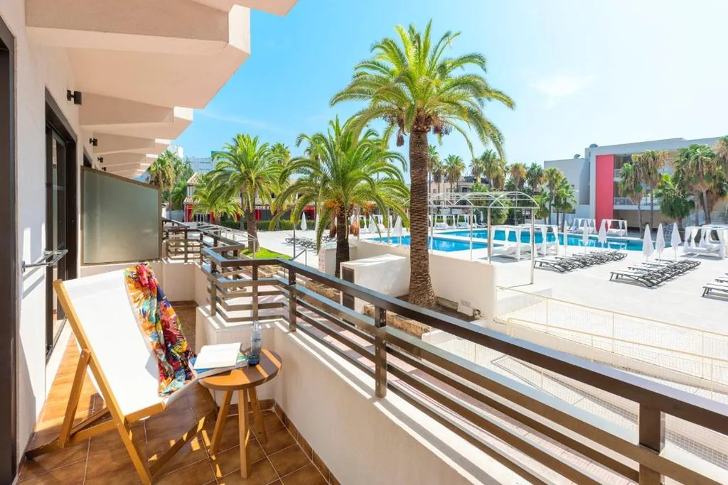 The Loft com vista para a piscina — INNSiDE by Meliá Alcudia