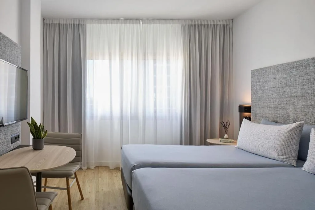 INNSIDE-kamer met tussendeur — INNSiDE by Meliá Barcelona Apolo