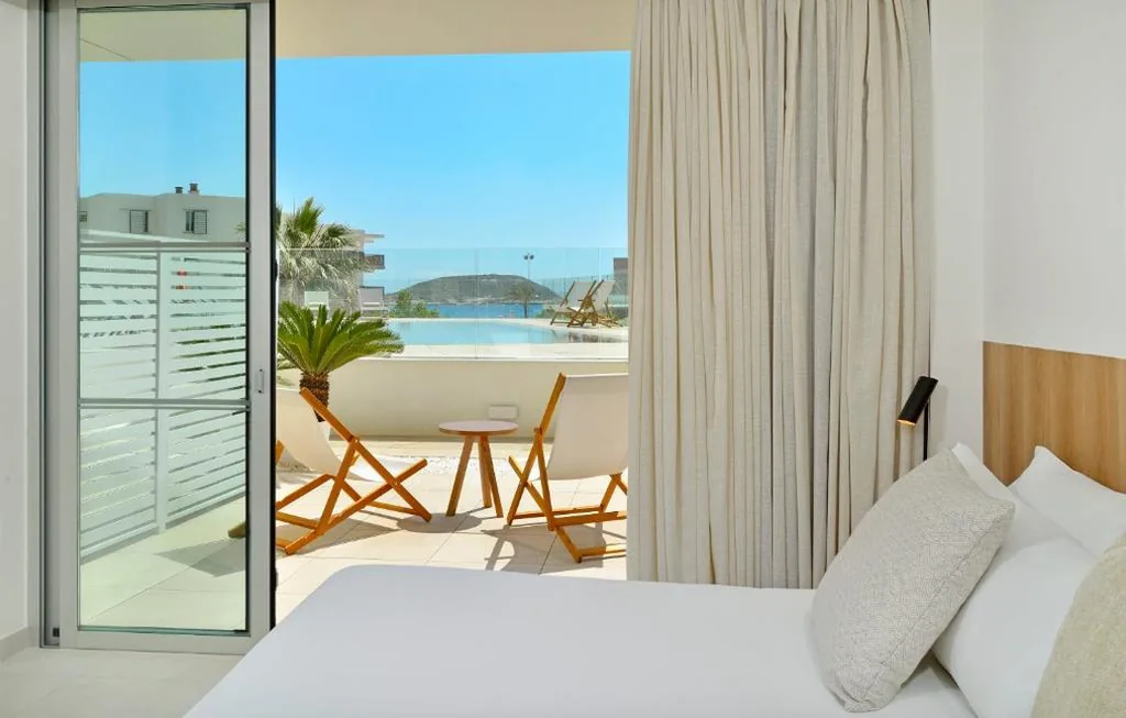 The Loft Swimup — INNSiDE by Meliá Calviá Beach